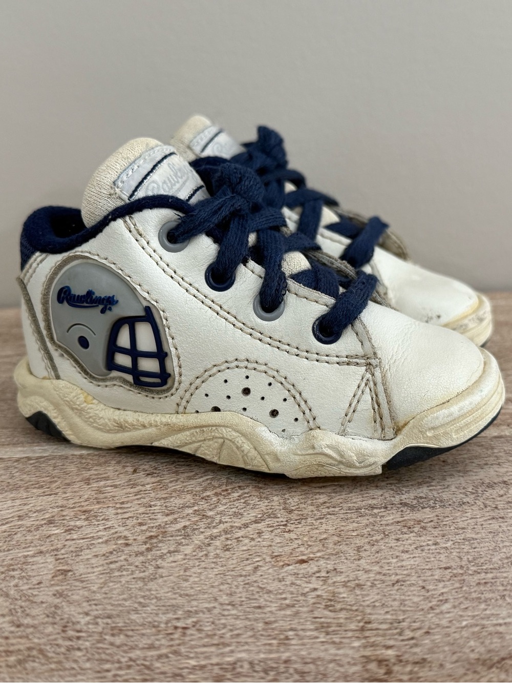 Vintage Rawlings Sneakers Size 5.5